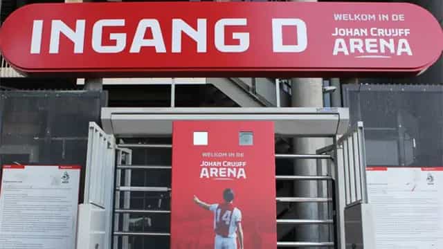 Ajax-trainer wijst op persdag Ajax naar PSV