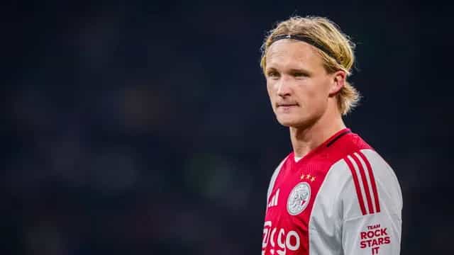 'Kasper Dolberg of Myron Boadu als derde spits bij PSV?'