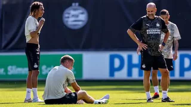 Na de eerste traningen: 'PSV heeft twee topspitsen, ik ga er niet vanuit dat ik als spits gebruikt wordt'
