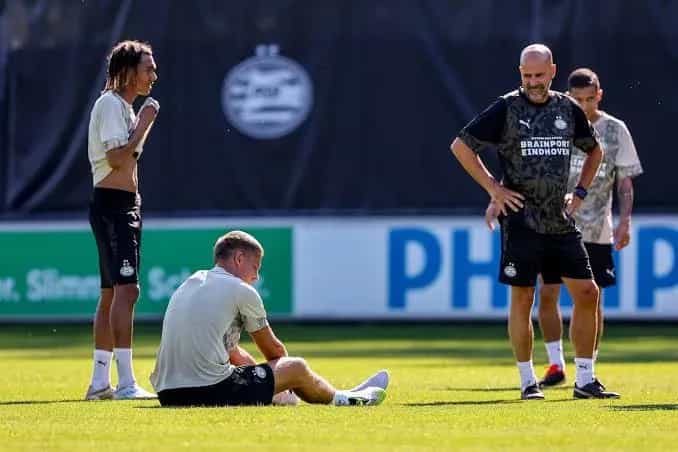 Na de eerste traningen: 'PSV heeft twee topspitsen, ik ga er niet vanuit dat ik als spits gebruikt wordt'