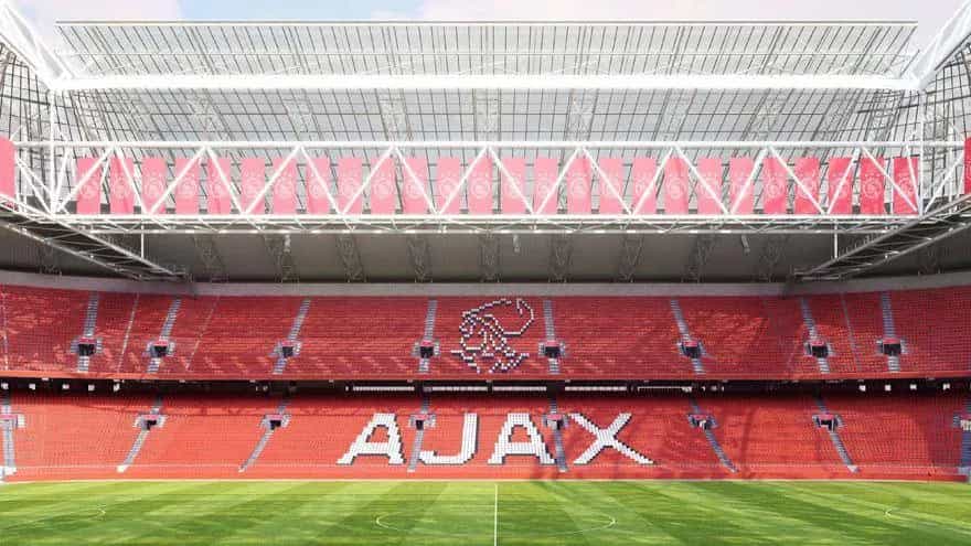 'Ajax presenteert trots het nieuwe shirt in Philips-blauw' | 'Hard op zoek naar succes en identiteit'