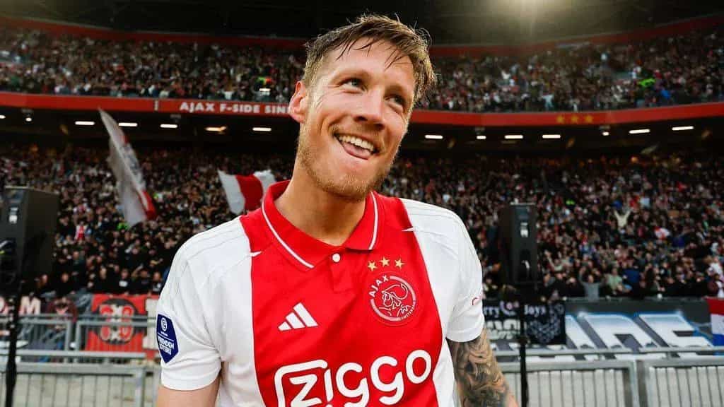 Wout Weghorst aponta para o PSV após deixar o Ajax sem transferência para o FC Twente