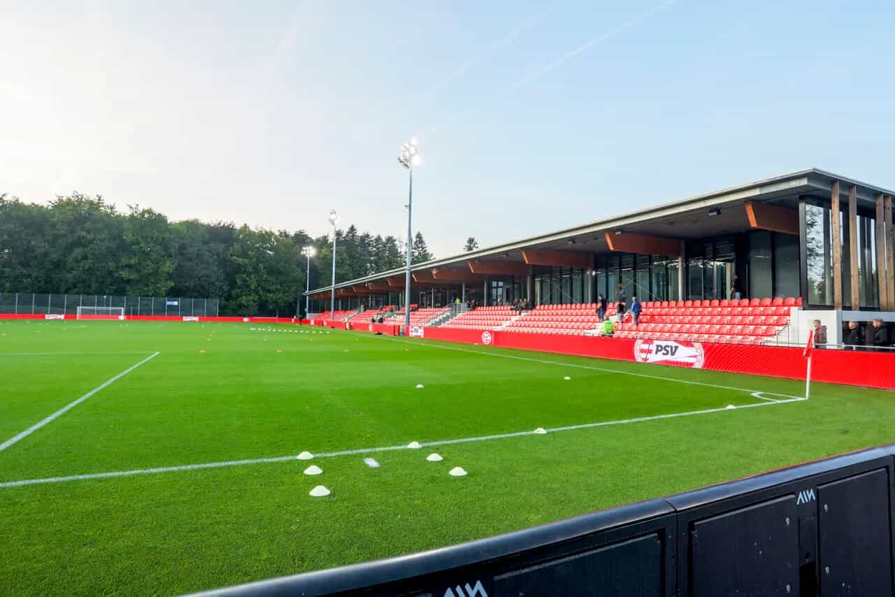 PSV begonnen met bouw nieuw stadion op de Herdgang