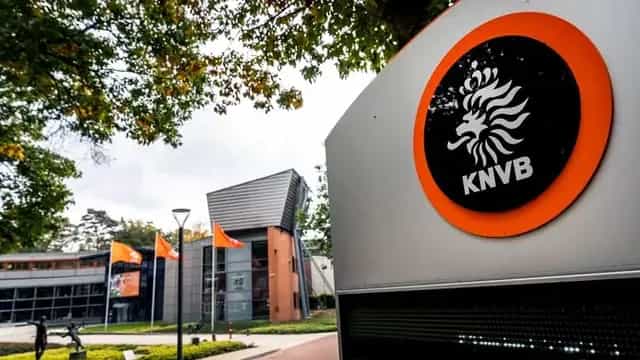 Deze scheidsrechter fluit Go Ahead Eagles - PSV