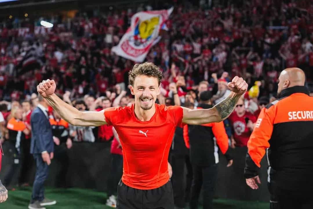 PSV terug aan kop na krankzinnig slot in Groningen