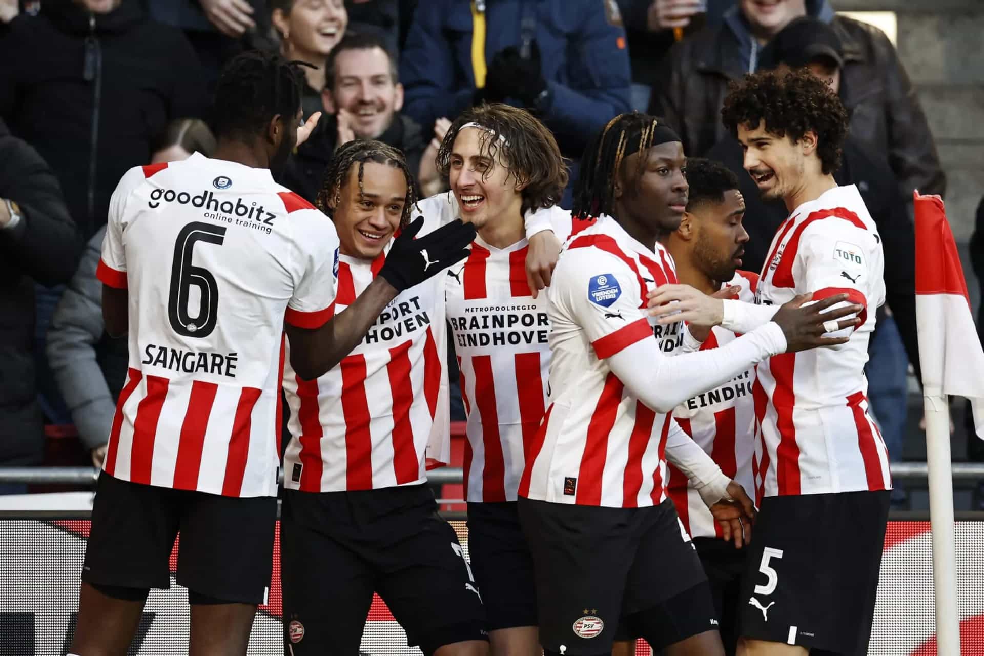 Oud PSV'er na ziekte definitief basisspeler in Engeland: 'Ik heb een aantal moeilijke tijden meegemaakt'