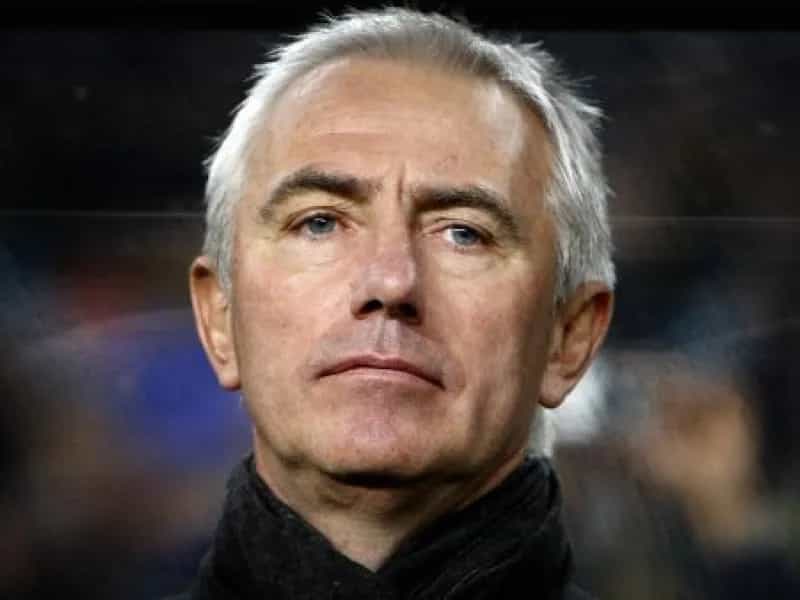 Bert van Marwijk wijst naar Joey Veerman én Ronald Koeman