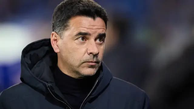 De Telegraaf coloca Míchel ao lado de Peter Bosz: «É bom de ver»