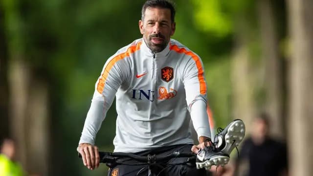 Analist sneert naar Van Nistelrooy: 'We zitten niet bij Curaçao'