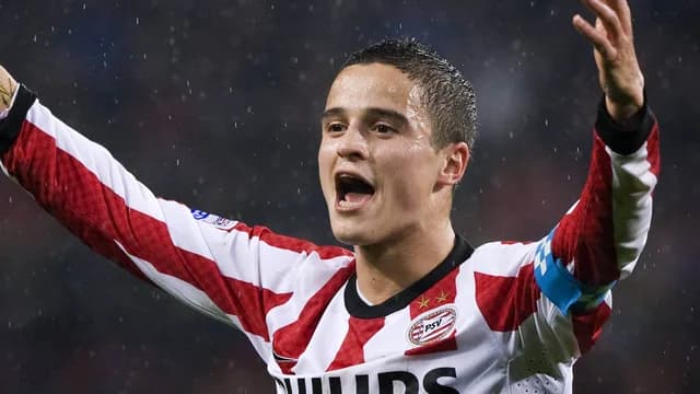 Ibrahim Afellay dá uma cor diferente na preparação para os Países Baixos — Marrocos e recebe críticas em massa: «WTF?!»
