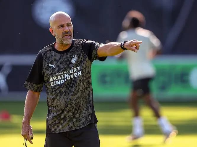 Bosz geeft update: 'Hij gaat bij ons op de training steeds meer dingen mee te doen'