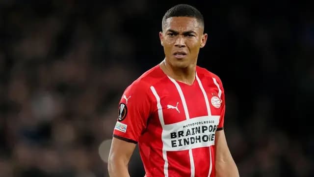 Voormalig PSV-flop mist drie keer dezelfde penalty