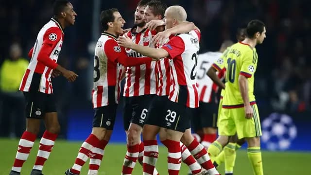 Voormalig PSV'er scoort werelddoelpunt in 2. Bundesliga