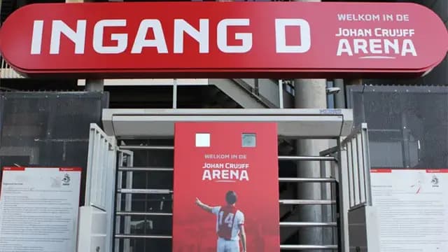 Ajax-trainer wijst op persdag Ajax naar PSV