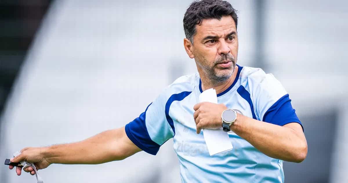 Entrenador del Ajax Michel: "No hay problema, podemos competir con el PSV por el título"
