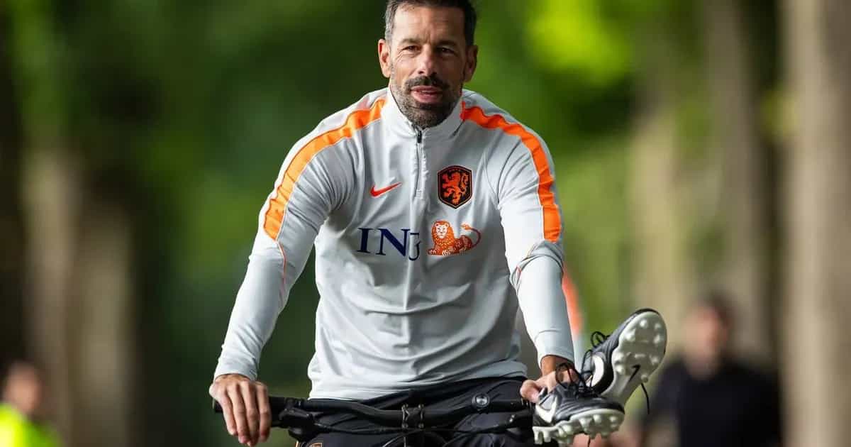 O analista critica Van Nistelrooy: “Não estamos em Curaçao”