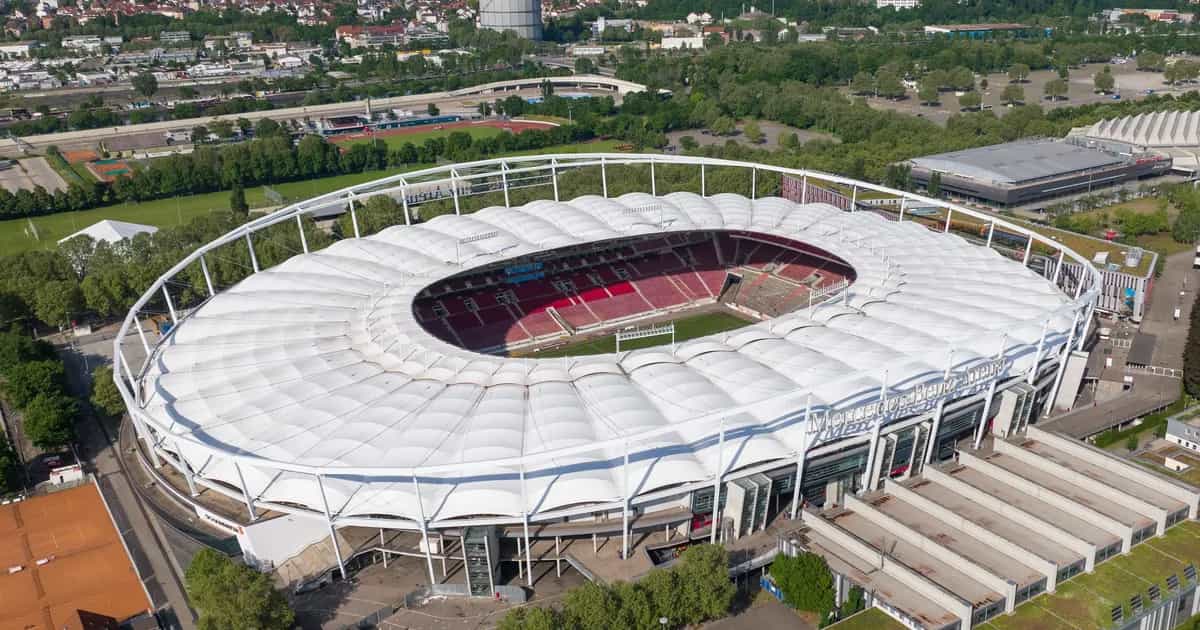 Will PSV take on Bundesliga club for a signature for Saibari’s successor?