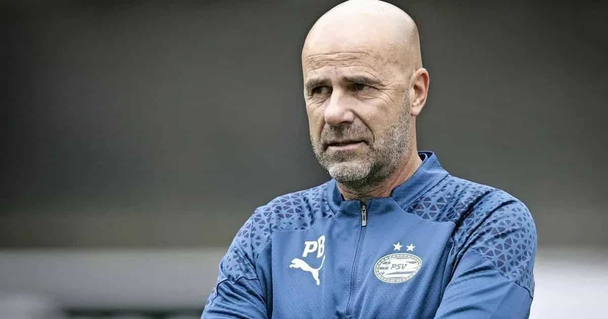 Peter Bosz haalt uit naar Sneijder: 'Daarom is hij niet werkzaam in het voetbal'