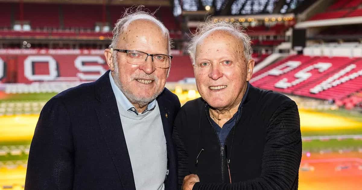 As lendas do PSV unidas sobre a barreira de honra