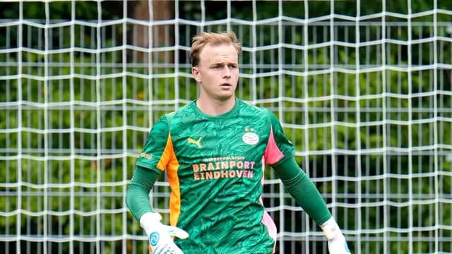 PSV prorroga o contrato, mas já abre a porta para uma trajetória provavelmente bem-sucedida rumo ao primeiro time.