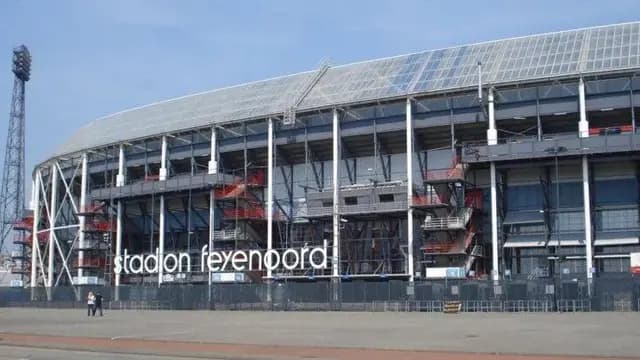 Nieuwe technisch directeur Feyenoord wijst naar PSV