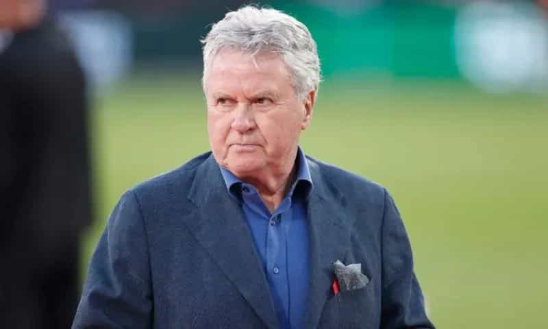 Hiddink deixou conscientemente o avançado de referência fora da convocatória: «Naquele momento, eu acertei o meu relógio um minuto para o lado errado»