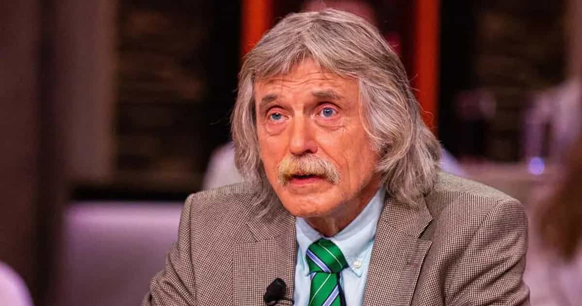 Johan Derksen haalt uit naar ex-PSV'er: 'Zijn lichaamstaal verraadt dat hij zichzelf wel nog een vedette vindt'