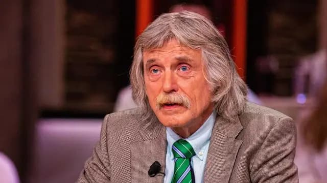 Johan Derksen haalt uit naar ex-PSV'er: 'Zijn lichaamstaal verraadt dat hij zichzelf wel nog een vedette vindt'