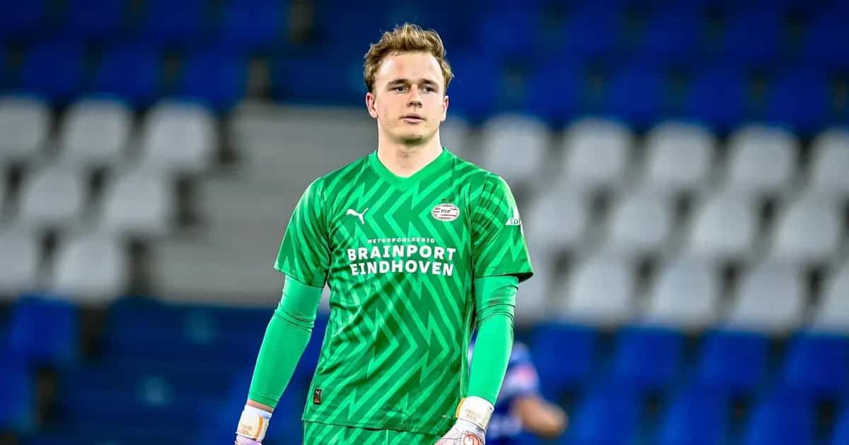 Derde doelman Niek Schiks verlengt contract bij PSV en wordt direct verhuurd