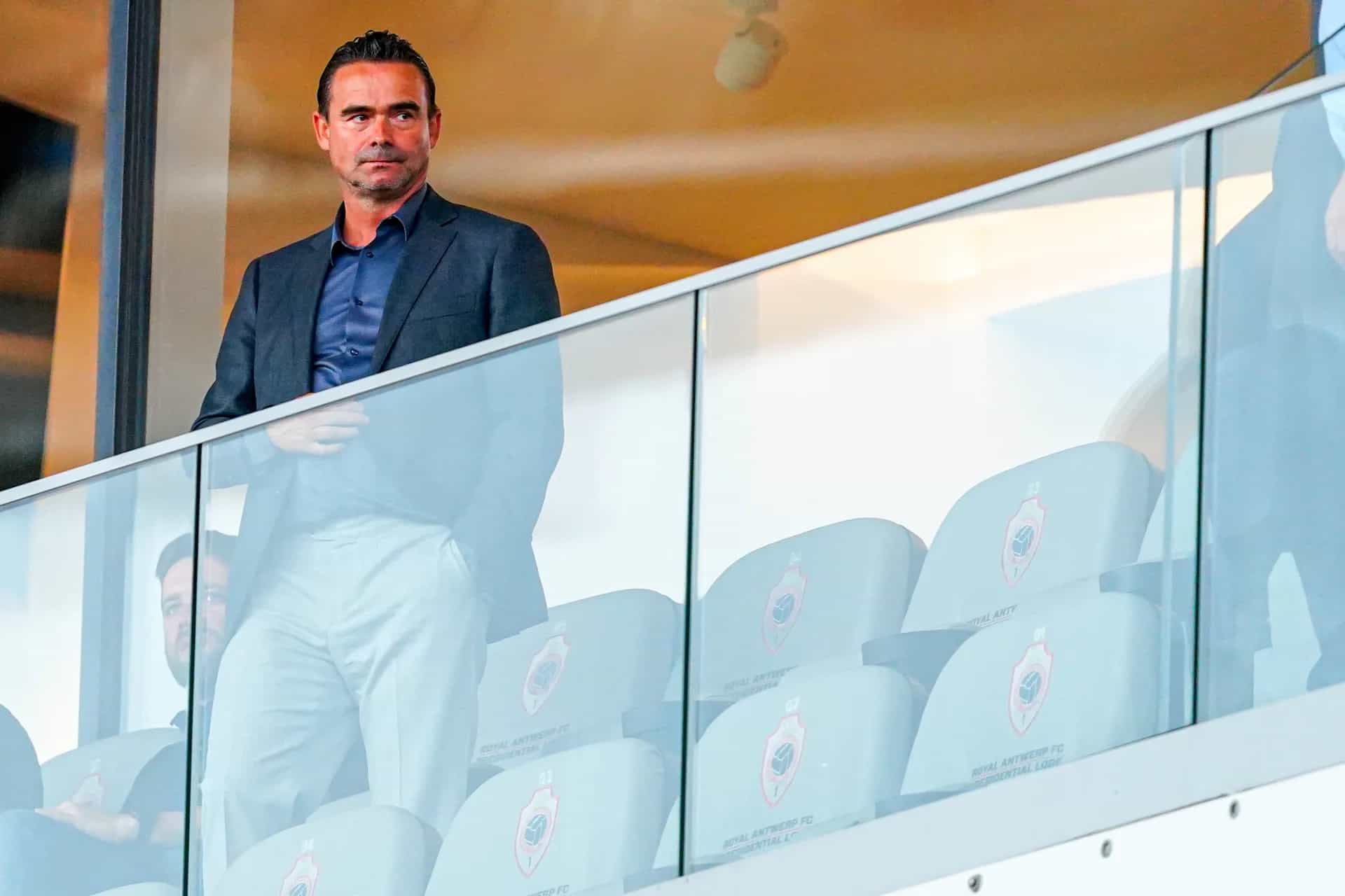 Marc Overmars na week van PSV: 'Ik had Peter Bosz nog gebeld'