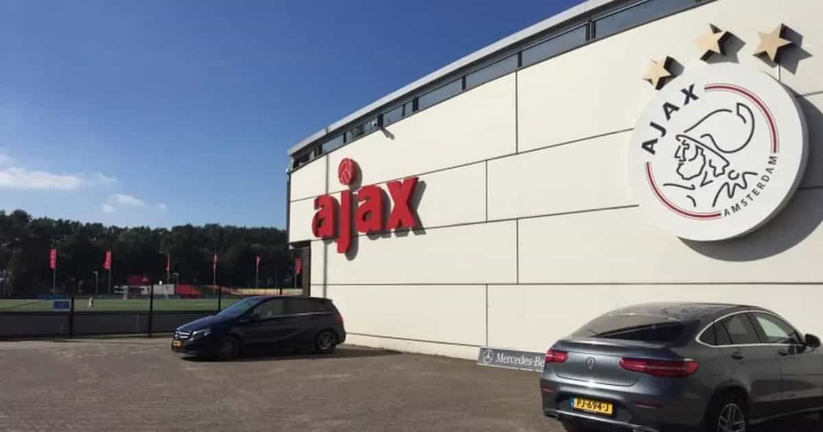 Paniek in Amsterdam? | Twee ervaren krachten ontbreken tijdens training richting PSV