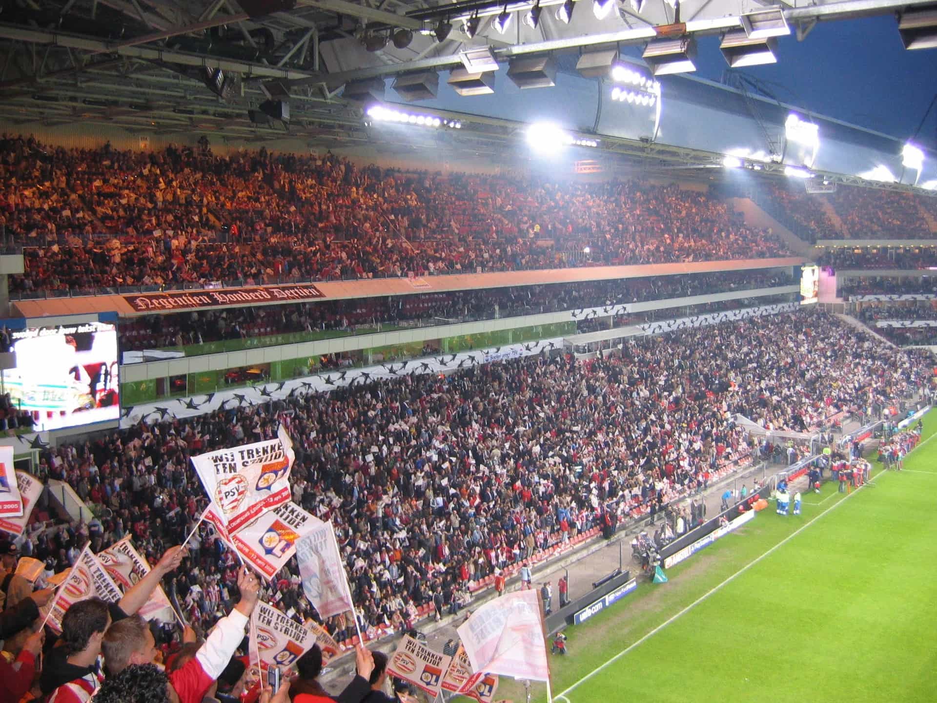 Het Philips Stadion krijgt andere contouren, verbouwing begonnen mét link naar jaren '70 en '80