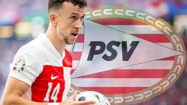 Ivan Perišić points from the United States at the PSV supporters