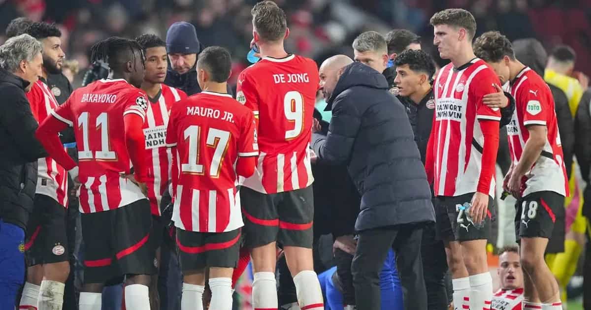 PSV neemt in de rust tegen PEC Zwolle afscheid van voormalig publiekslieveling