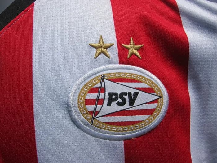 In dit kalenderjaar wil PSV-bestuurder de befaamde en vurig gewenste derde ster op het shirt gerealiseerd zien