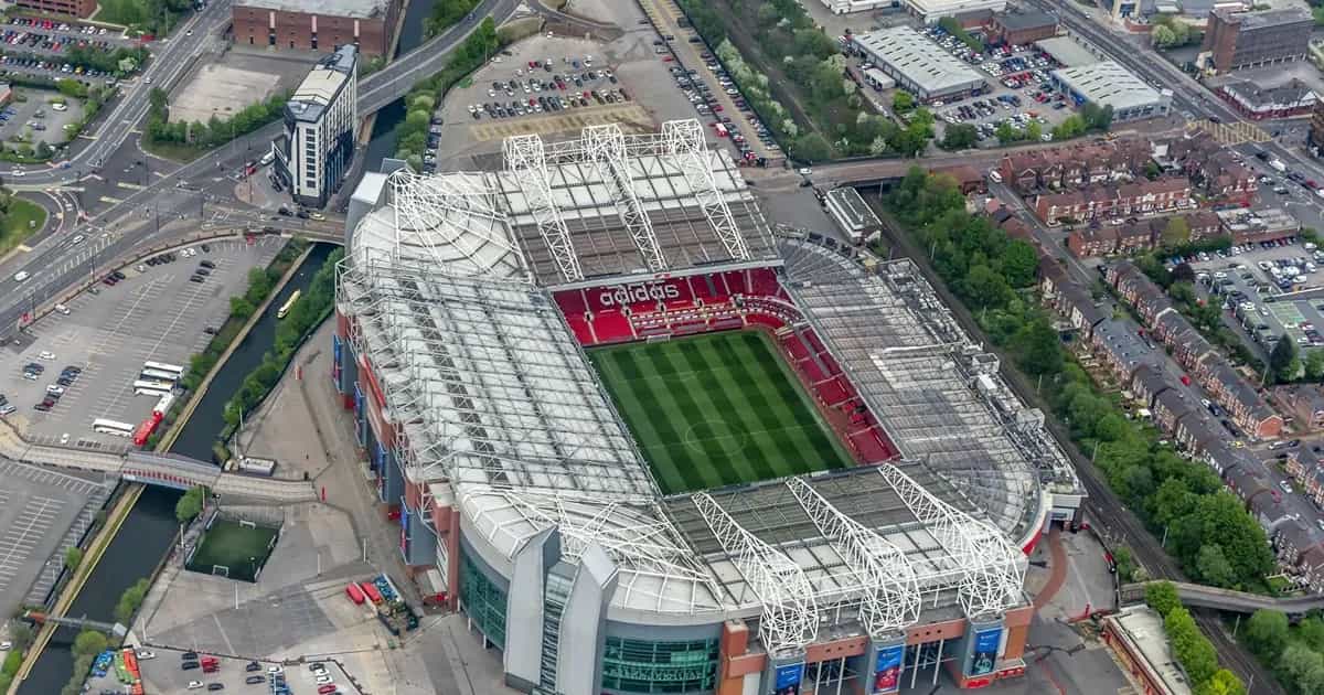 Voetbalicoon Rio Ferdinand wil Kees Smit niet naar PSV zien vertrekken: 'Actie ondernemen'