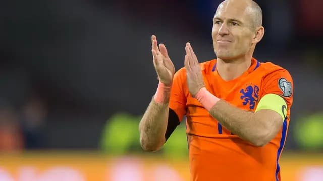 Analista tem certeza: “Uma combinação de Robben e Dumfries te deixaria realmente campeão do mundo”