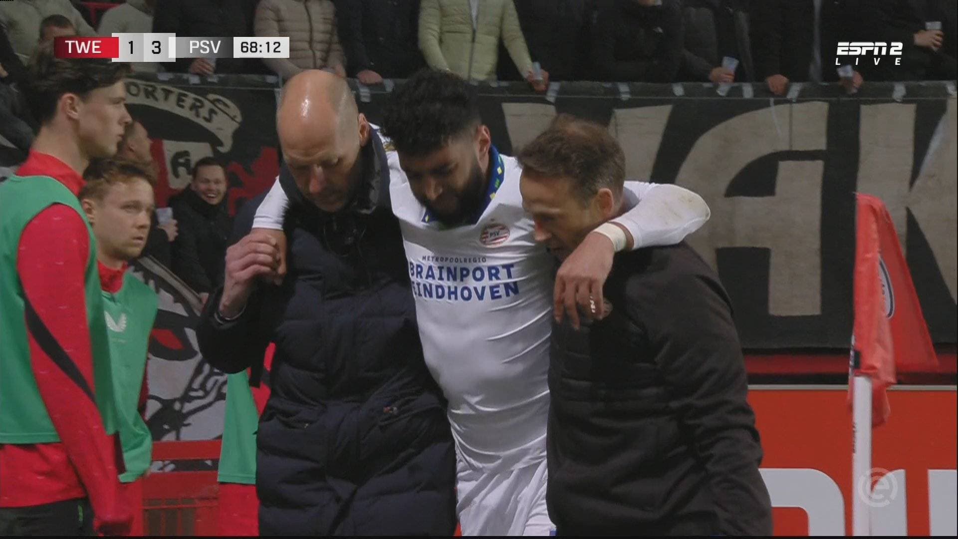 Saibari viel halverwege de tweede helft uit met een ogenschijnlijk zware enkelblessure.