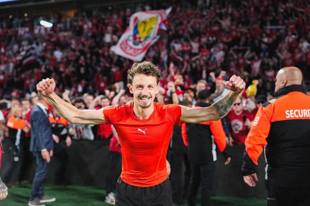 Boscagli juichend voor PSV.